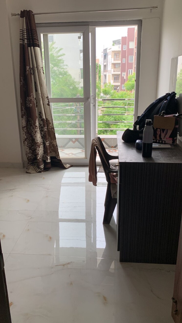  Parking, sector 51 3 Bedroom 1800 Sq.Ft. Builder Floor In Sector 51 Gurgaon 9758073