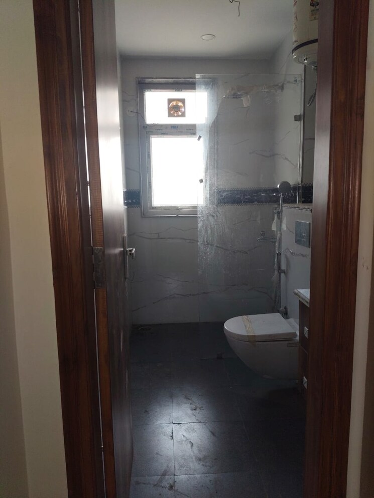 Bathroom, sector 51 3 Bedroom 1800 Sq.Ft. Builder Floor In Sector 51 Gurgaon 9758073