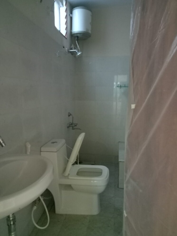 Bathroom, banjara hills 2 Bedroom 1200 Sq.Ft. Apartment In Banjara Hills Hyderabad 9758192