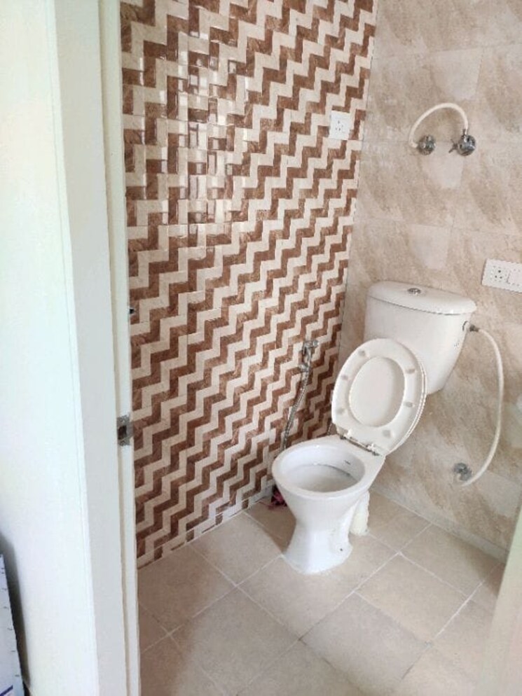 Bathroom, gaur-city-2-14th-avenue 2 Bedroom 955 Sq.Ft. Apartment In Sector 16c Greater Noida Greater Noida 9758218