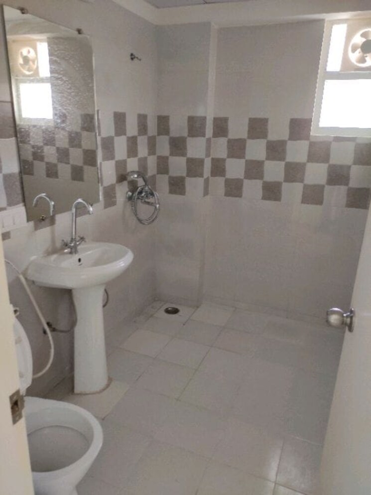Bathroom, gaur-city-2-14th-avenue 2 Bedroom 955 Sq.Ft. Apartment In Sector 16c Greater Noida Greater Noida 9758218