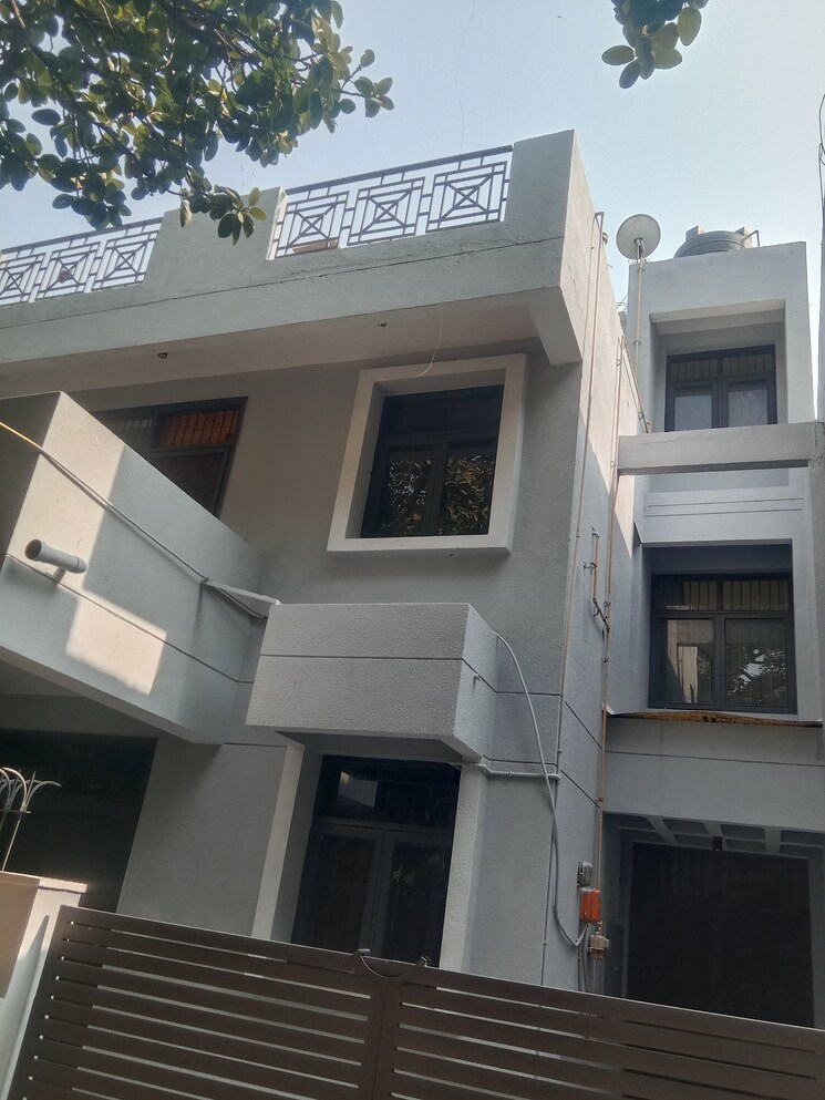 Exterior View, shivalik colony 5 Bedroom 2600 Sq.Ft. Independent House In Shivalik Colony Delhi 9758229