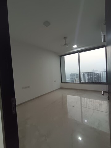 Room in 3 BHK Apartment at Oberoi Sky City, Borivali East – for Rent