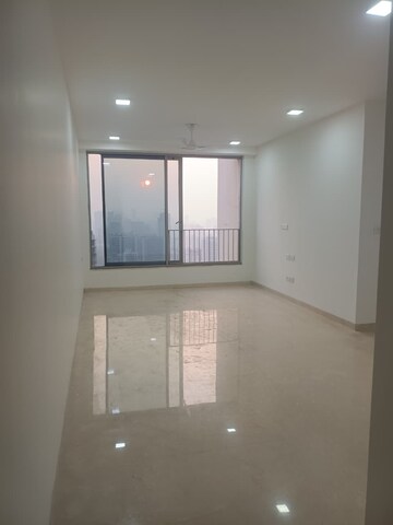 Room in 3 BHK Apartment at Oberoi Sky City, Borivali East – for Rent