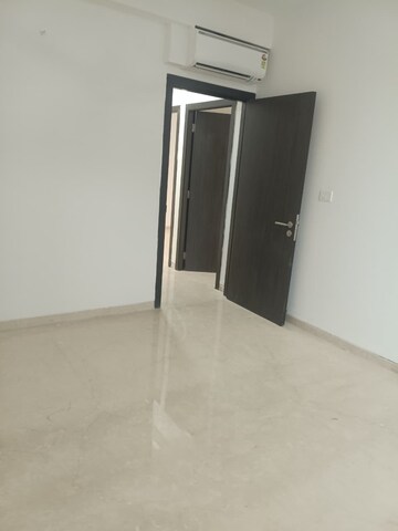 Room in 3 BHK Apartment at Oberoi Sky City, Borivali East – for Rent