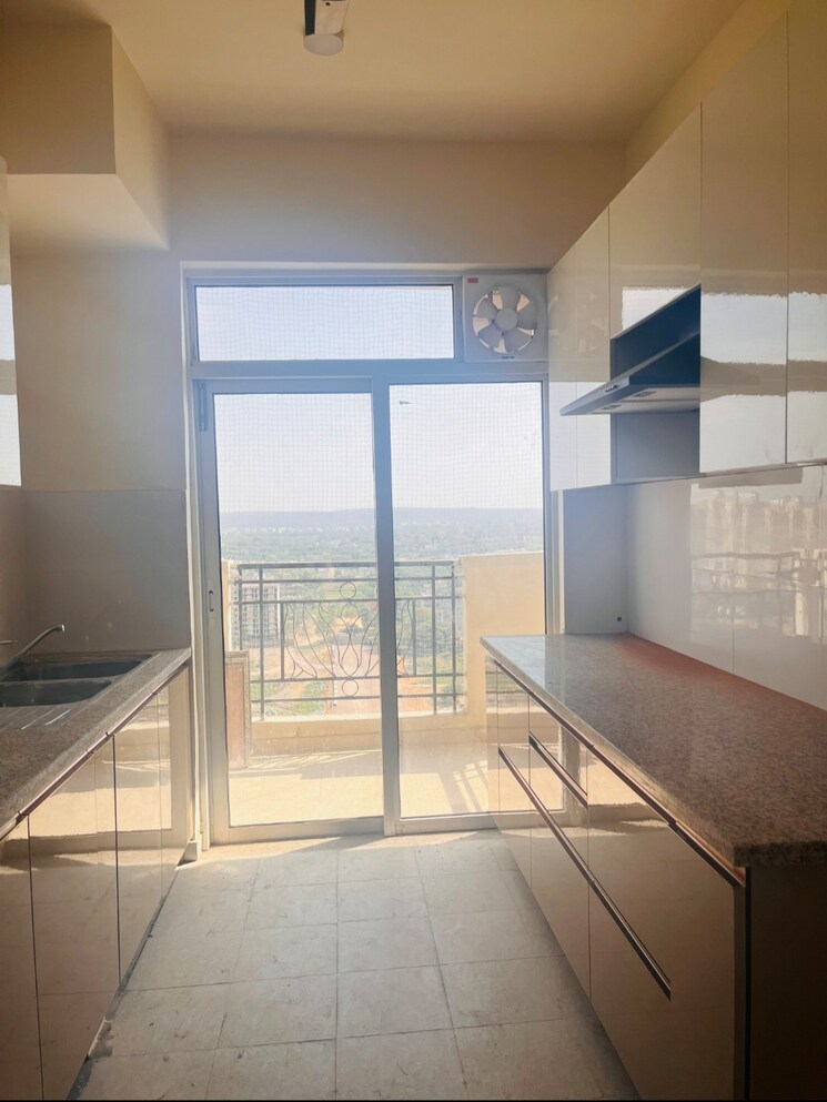 Kitchen, dlf-express-greens 3.5 Bedroom 2000 Sq.Ft. Apartment In Manesar Sector 1a Gurgaon 9758299