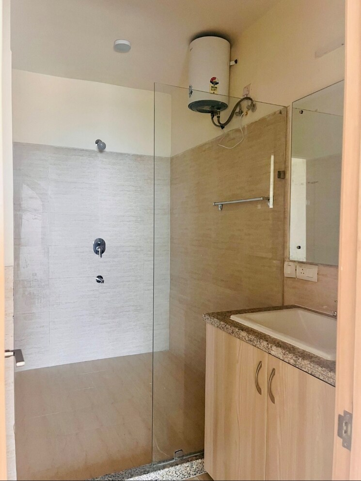 Bathroom, dlf-express-greens 3.5 Bedroom 2000 Sq.Ft. Apartment In Manesar Sector 1a Gurgaon 9758299