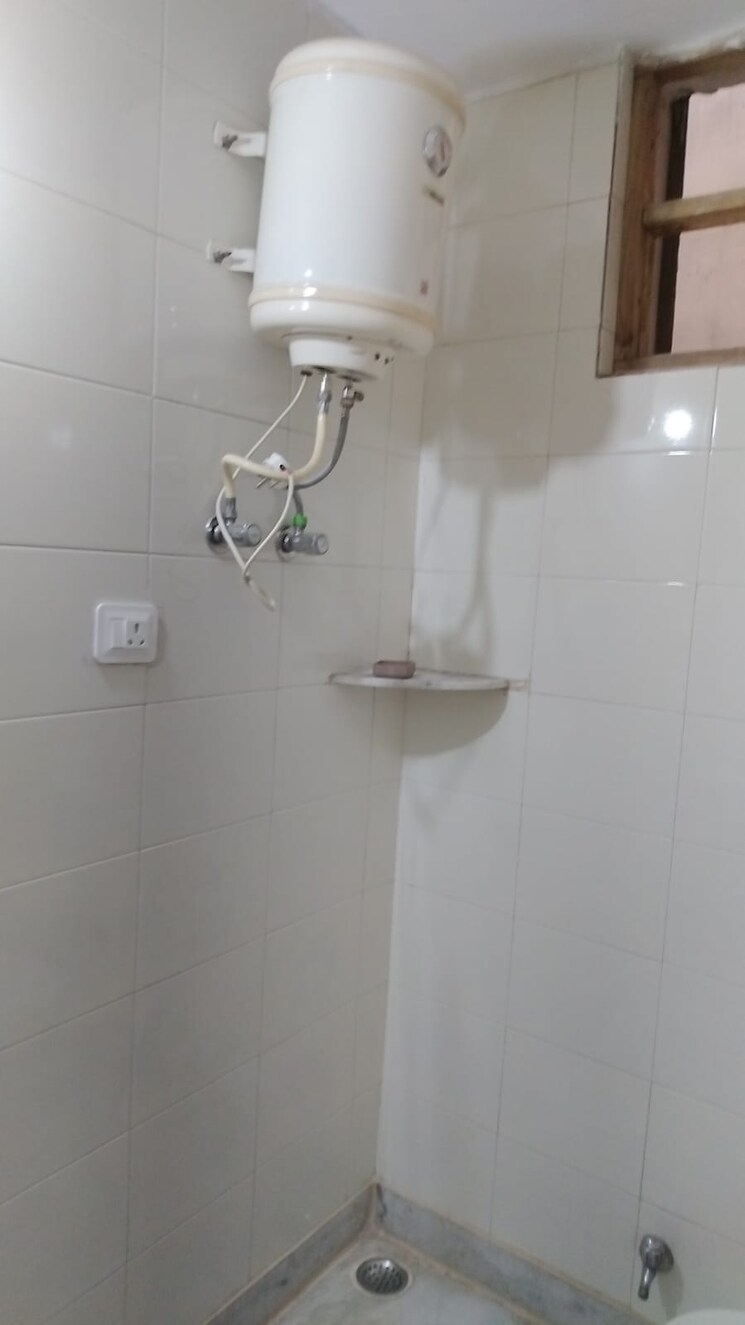 Bathroom, sector 40 2 Bedroom 1433 Sq.Ft. Builder Floor In Sector 40 Gurgaon 9758343