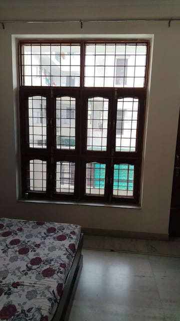 Room in 2 BHK Builder Floor at Sector 30 – for Rent