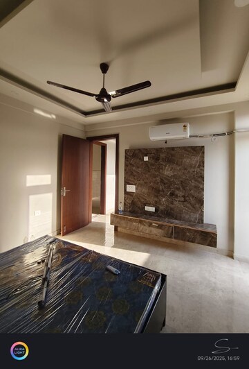 Bedroom in 2 BHK Builder Floor at Hong Kong Bazaar, Sector 57 – for Rent