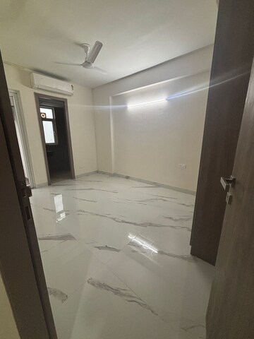 Kitchen in 2.5 BHK Builder Floor at Smart World Gems, Sector 89 – for Sale