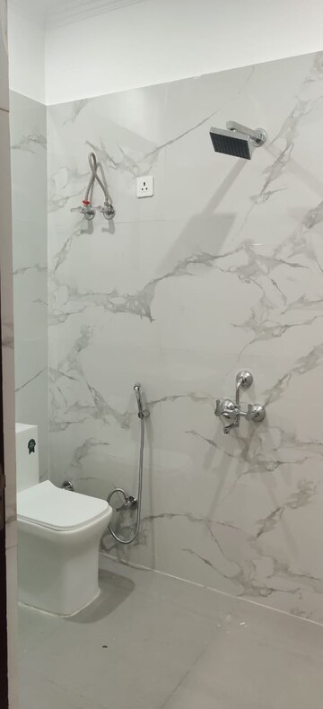 Bathroom in 1 BHK Builder Floor at Sector 47 – for Rent