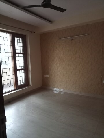 Room in 3 BHK Builder Floor at Parklands, Sector 85 – for Rent