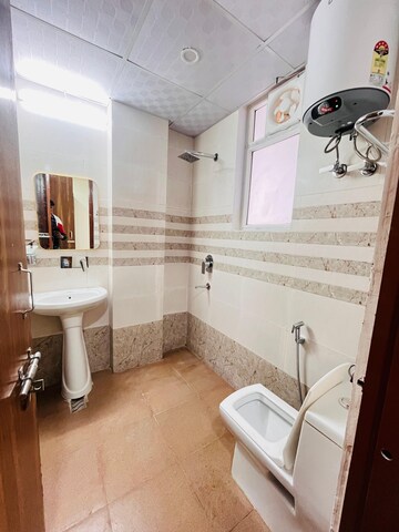 Bathroom in 1 BHK Builder Floor at Sector 51 – for Rent