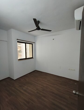 Room in 2 BHK Apartment at Lodha Downtown, Dombivli East – for Rent