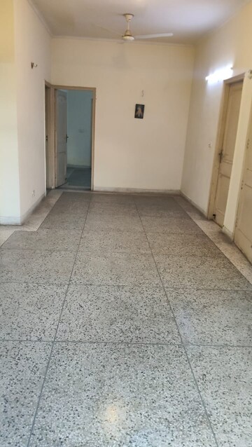 Room in 3 BHK Builder Floor at Unitech South City 1, South City 1 – for Sale