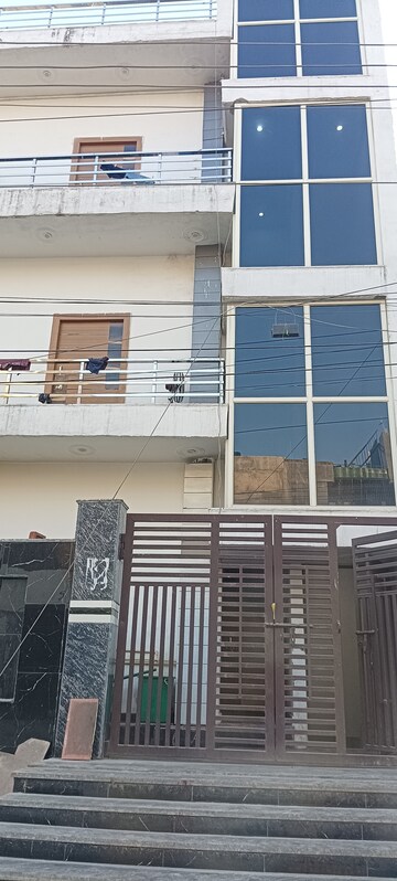 2 BHK Builder Floor For Rent in Sector 63