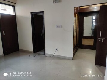 Room in 3 BHK Builder Floor at Gupta Awas, Sector 43 – for Rent
