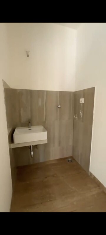 Bathroom in 1 BHK Apartment at Bharat Kunj Heights, Matunga – for Sale