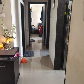 Room in 2 BHK Apartment at Kingston Classic, Malad West – for Rent