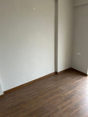 Room in 2 BHK Apartment at Signature Global City, Sector 37d – for Rent