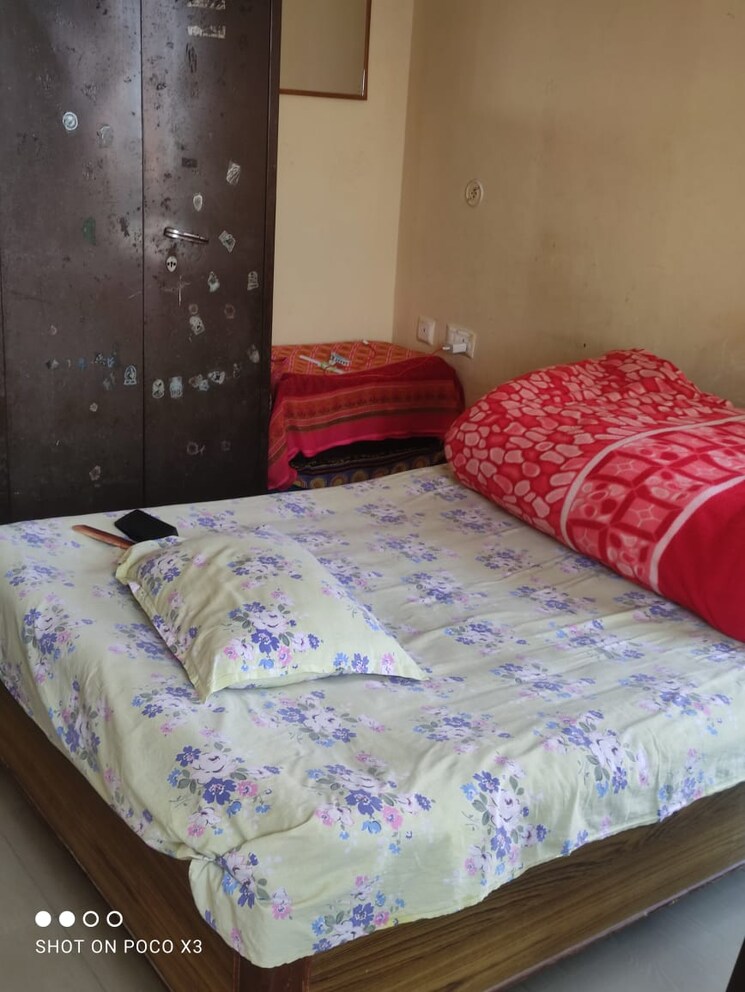 Room, gomti nagar Pg For Boys & Girls In Gomti Nagar 9759055