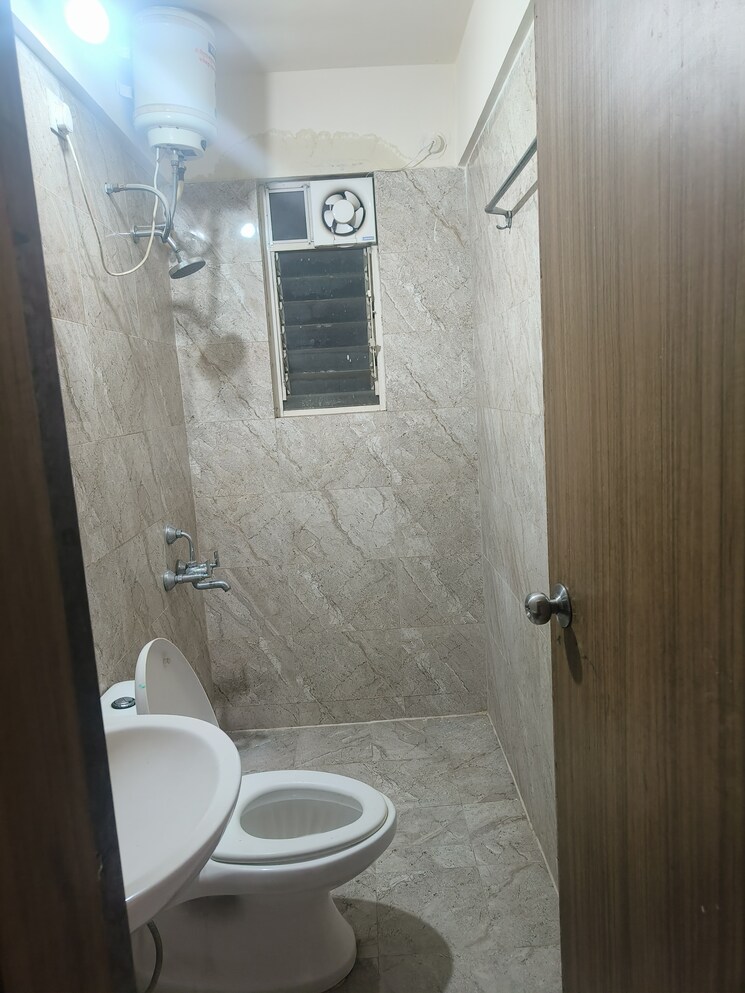 Bathroom, adi-skyline-apartments 2 Bedroom 670 Sq.Ft. Apartment In Wakad Pune 9759098