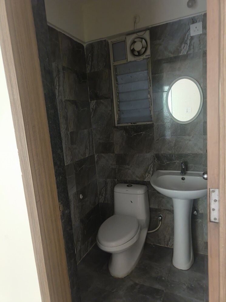 Bathroom, adi-skyline-apartments 2 Bedroom 670 Sq.Ft. Apartment In Wakad Pune 9759098