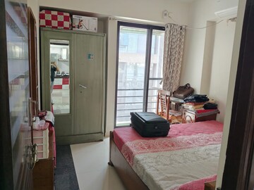 Bedroom in 2 BHK Apartment at Satellite – for Rent