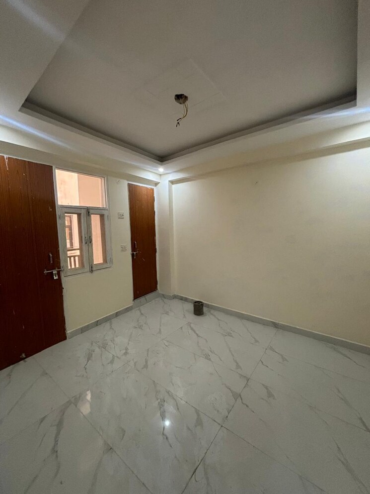 Room, sector 52 2 Bedroom 2350 Sq.Ft. Independent House In Sector 52 Noida 9759343