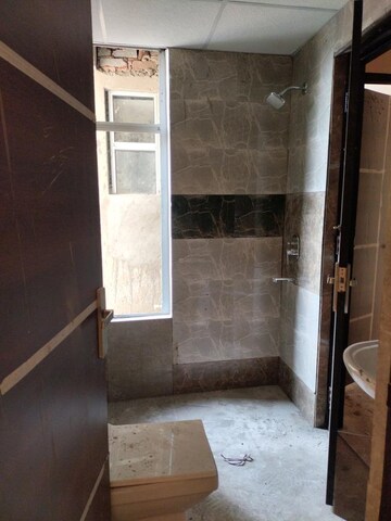 Furnished Amenities in 2 BHK Apartment at Sector 16b Greater Noida – for Rent