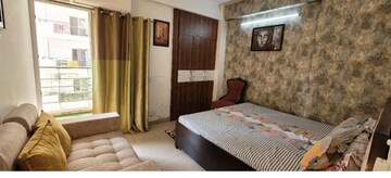 Bedroom in 2.5 BHK Apartment at Sector 79 – for Rent