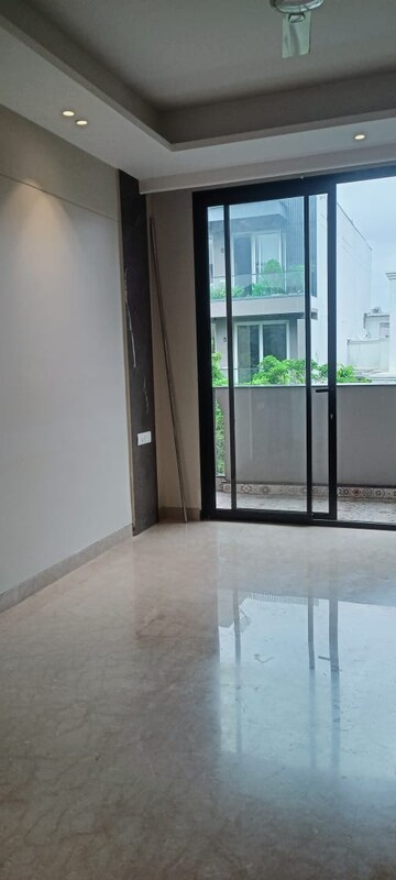 Room in 3 BHK Apartment at Ireo Skyon, Sector 60 – for Sale