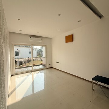 Room in 3 BHK Apartment at Pareena Coban Residences, Sector 99a – for Sale