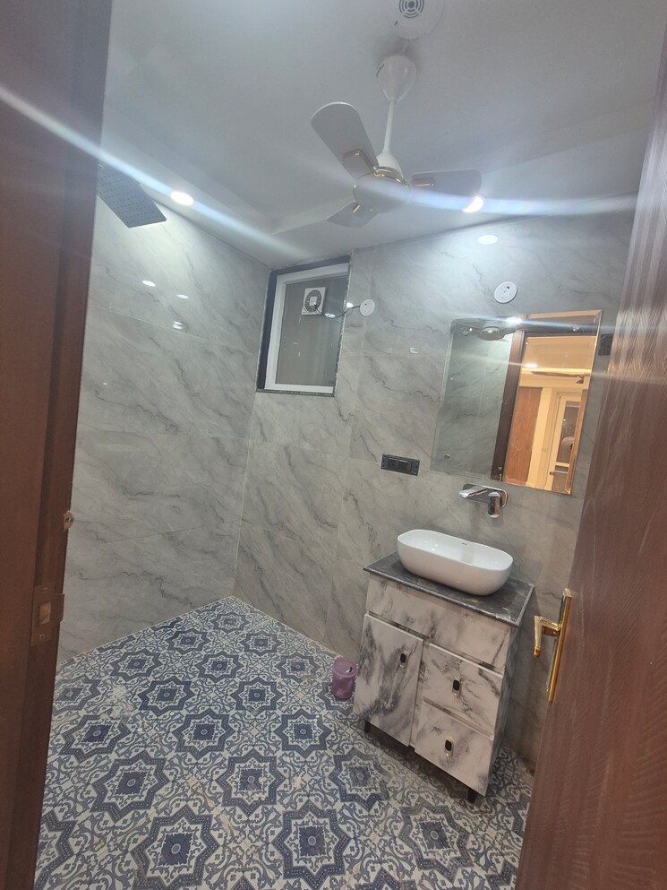 Bathroom, chattarpur 3 Bedroom 1450 Sq.Ft. Builder Floor In Chattarpur Delhi 9759608