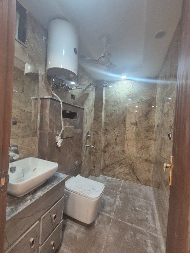 Attached Bathroom, chattarpur 3 Bedroom 1450 Sq.Ft. Builder Floor In Chattarpur Delhi 9759608