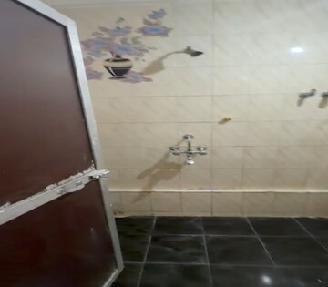 Furnished Amenities in 2 BHK Apartment at Sion East – for Rent