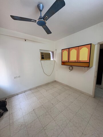 Room in 1 BHK Apartment at Rajnigandha CHS Vasant Vihar, Vasant Vihar – for Rent