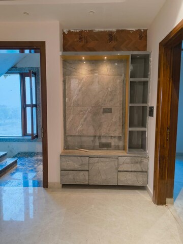 Room in 2 BHK Builder Floor at Godrej Retreat, Sector 83 – for Rent