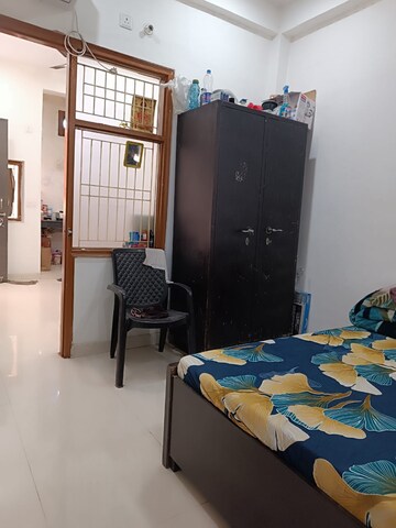 Room in 1.5 BHK Independent House at Noida Central – for Rent