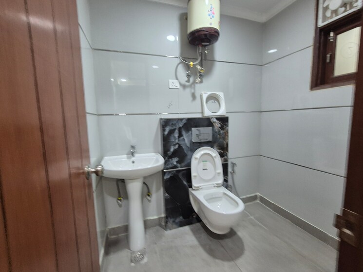 Bathroom, chattarpur 1.5 Bedroom 450 Sq.Ft. Builder Floor In Chattarpur Delhi 9759691