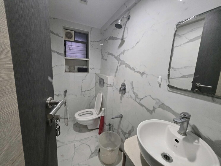 Bathroom, platinum-life 2 Bedroom 780 Sq.Ft. Apartment In Andheri West Mumbai 9759677