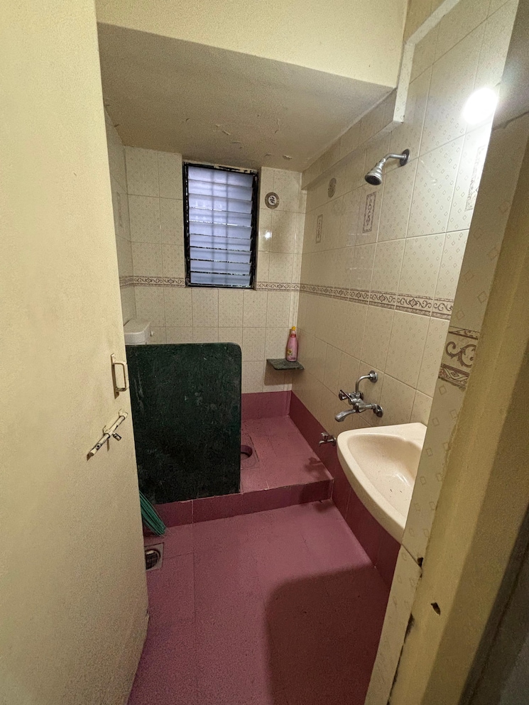 Bathroom, bhusari colony 2 Bedroom 800 Sq.Ft. Apartment In Bhusari Colony Pune 9759701