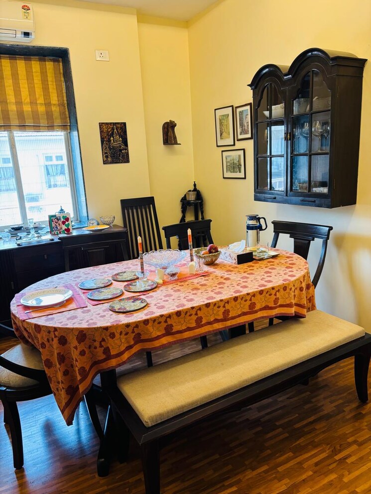 Dining area, metro-house-colaba 4 Bedroom 2400 Sq.Ft. Apartment In Colaba Mumbai 9759690