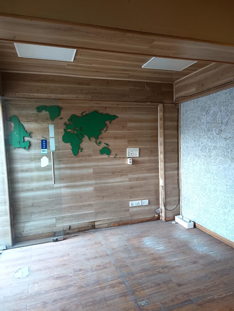 Room, sector 63a Commercial Office Space 250 Sq.Mt. In Sector 63a Noida 9759739