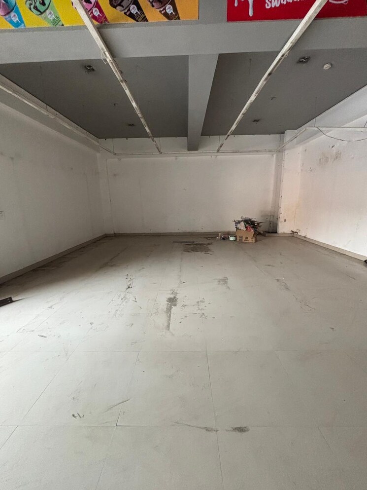 Room, paramount-city-square Commercial Shop 955 Sq.Ft. In Sector 1 Greater Noida Greater Noida 9759759