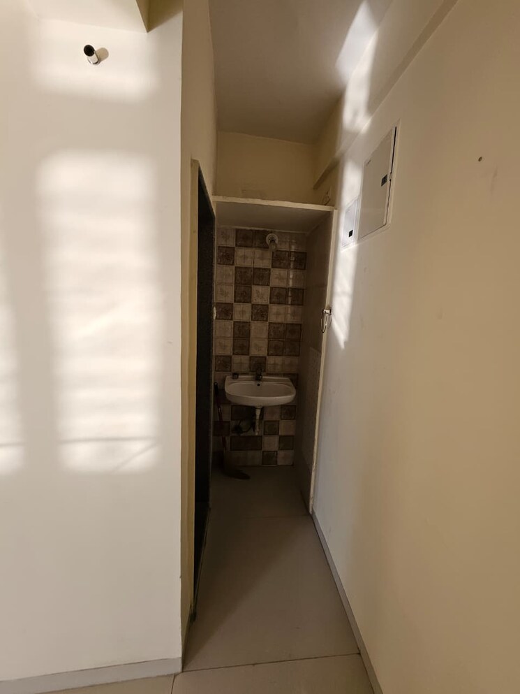 Attached Bathroom, paravsakshi-apartments 3 Bedroom 1400 Sq.Ft. Apartment In Pimple Saudagar Pune 9760001