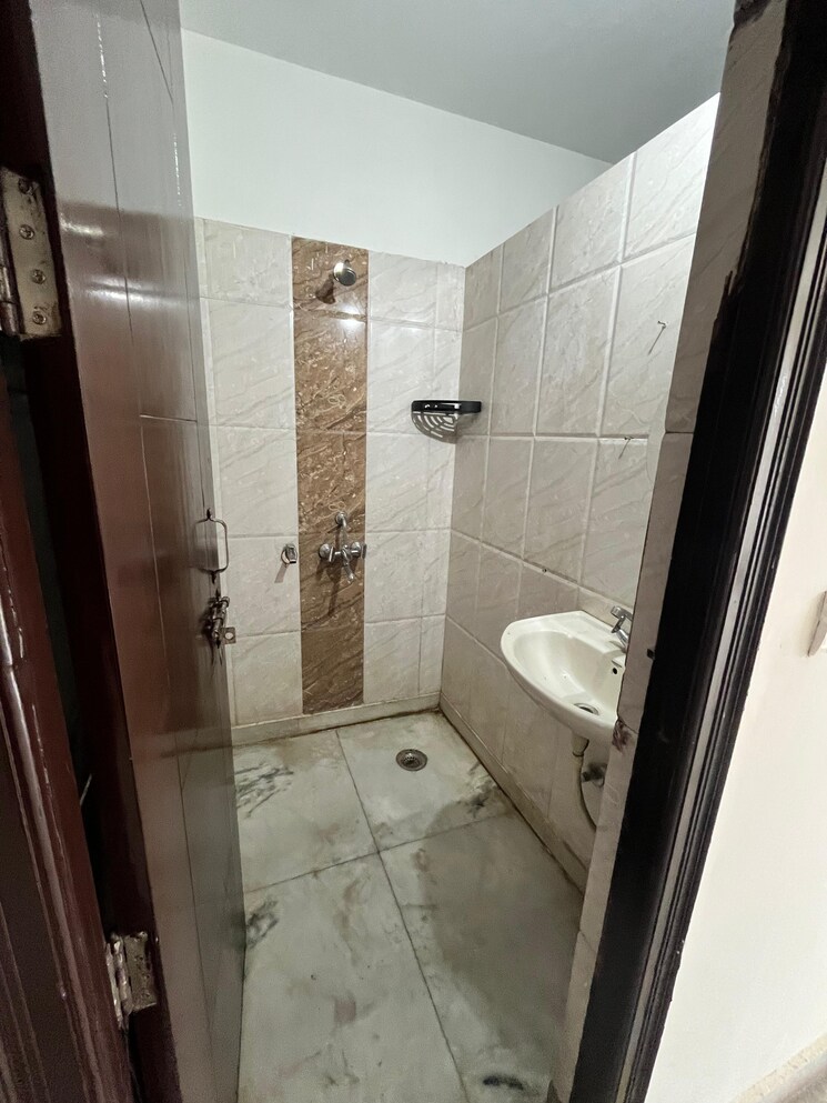 Bathroom, sector 46 2 Bedroom 1430 Sq.Ft. Builder Floor In Sector 46 Gurgaon 9760008