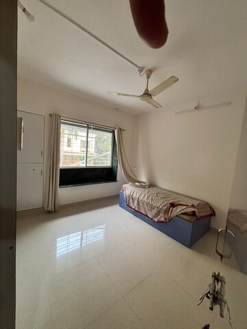 Room in 3 BHK Independent House at Dlf Phase ii – for Sale