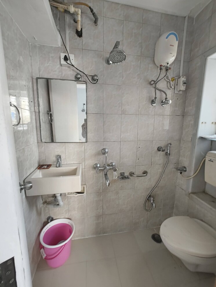 Bathroom, sneh-chs-santacruz 3 Bedroom 1350 Sq.Ft. Apartment In Santacruz West Mumbai 9760028